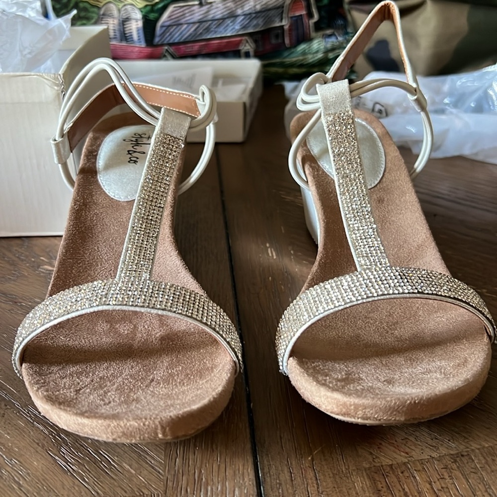 ⭐️brand new with tags and box!  Style and co mulan2 silver 8.5 wide sandle